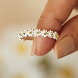 Daisy flower ring, a beautiful and symbolic gift for her