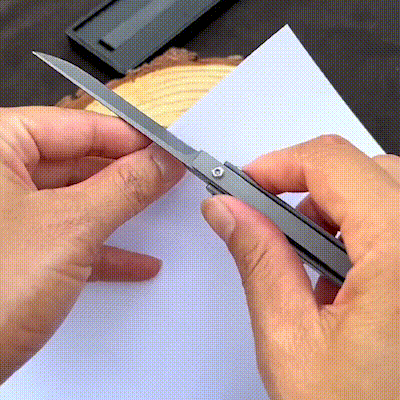 Animated view of the tactical foldable knife opening and closing