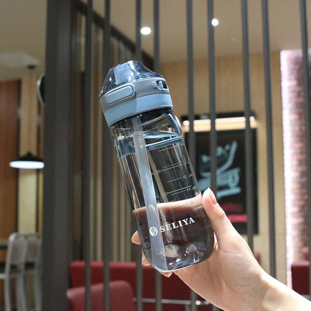 Close-up of the leak-proof easy lock mechanism