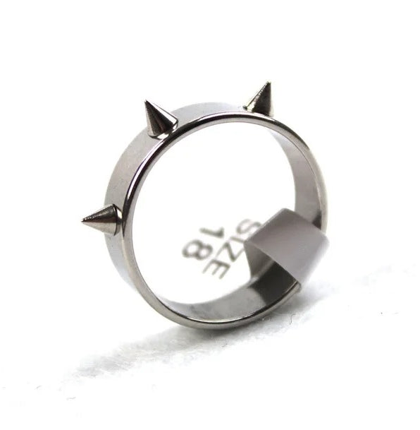 Close-up of the Gothic Style Armor Self-Defense Ring's joints
