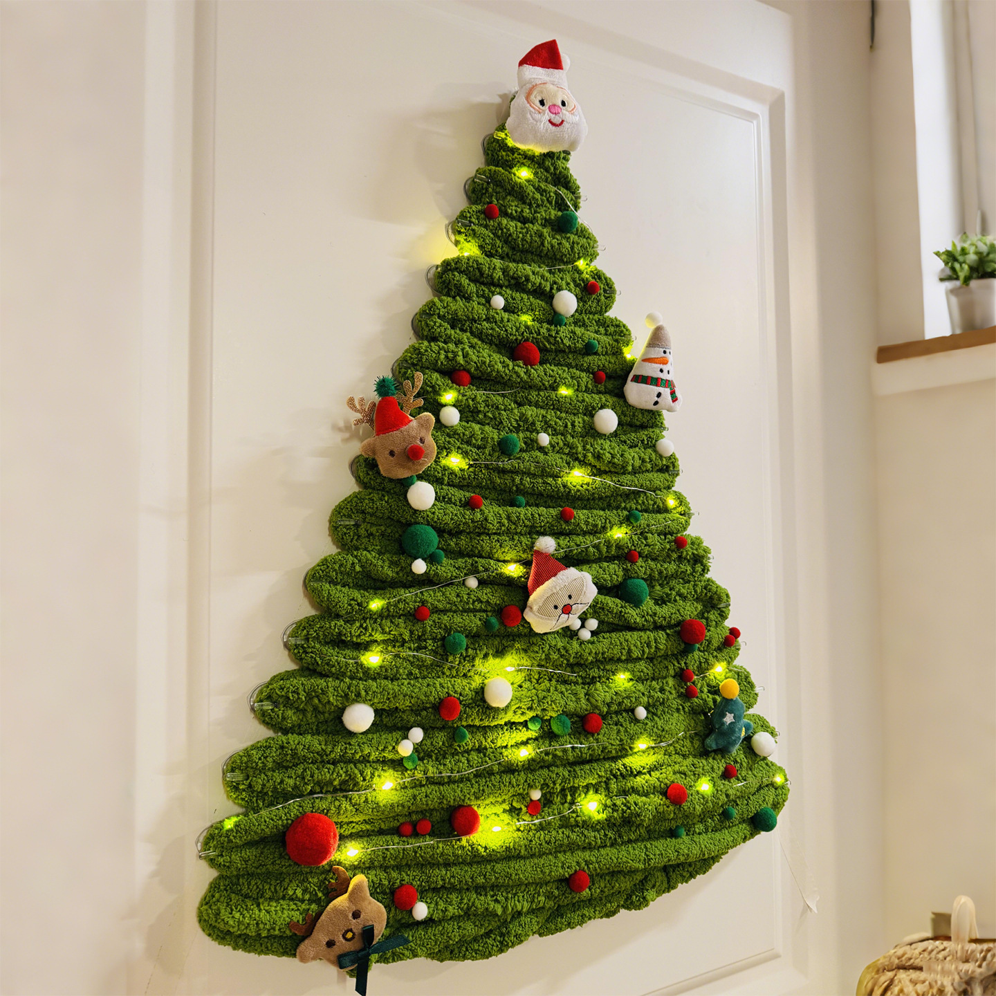 DIY Corner Felt Christmas Tree adding festive charm to a small room