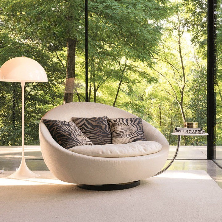 Close-up of the lounger chair's design