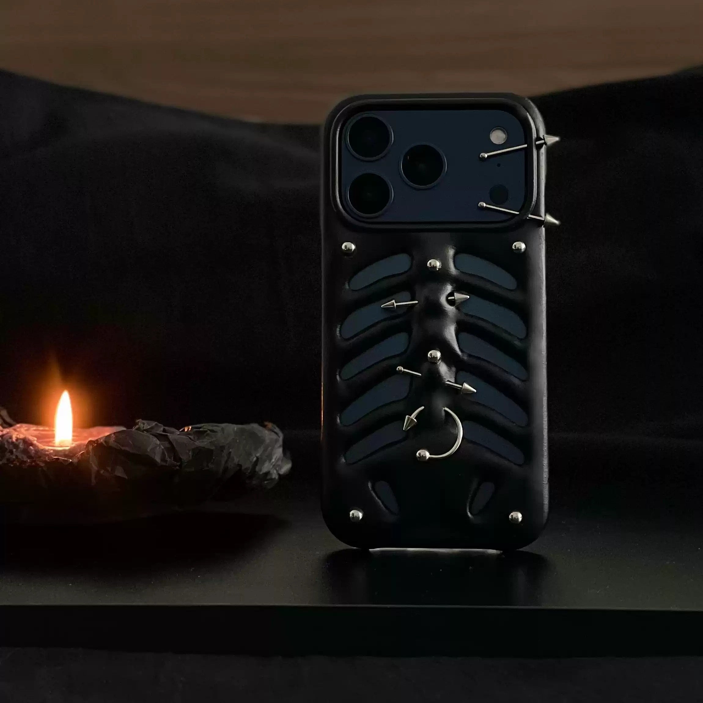 Black version of the creative gadget phone case