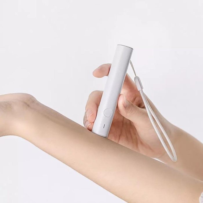 Infrared mosquito bite relief pen with vibrating heat
