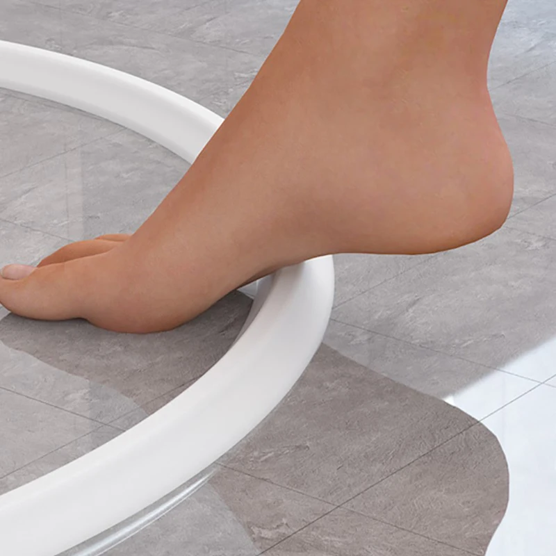 Close-up of the bathroom water stopper's dimensions and material