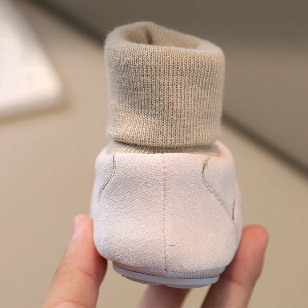 Different color options for the unisex baby shoes