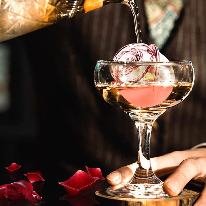 Elegant 3D rose-shaped ice molds