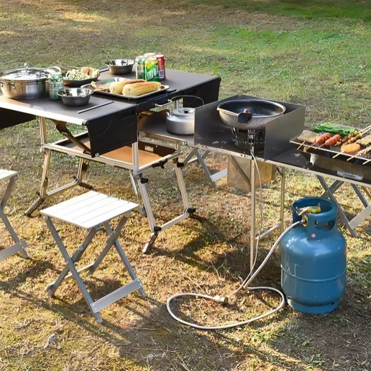 Diagram showing the dimensions and components of the camping kitchen
