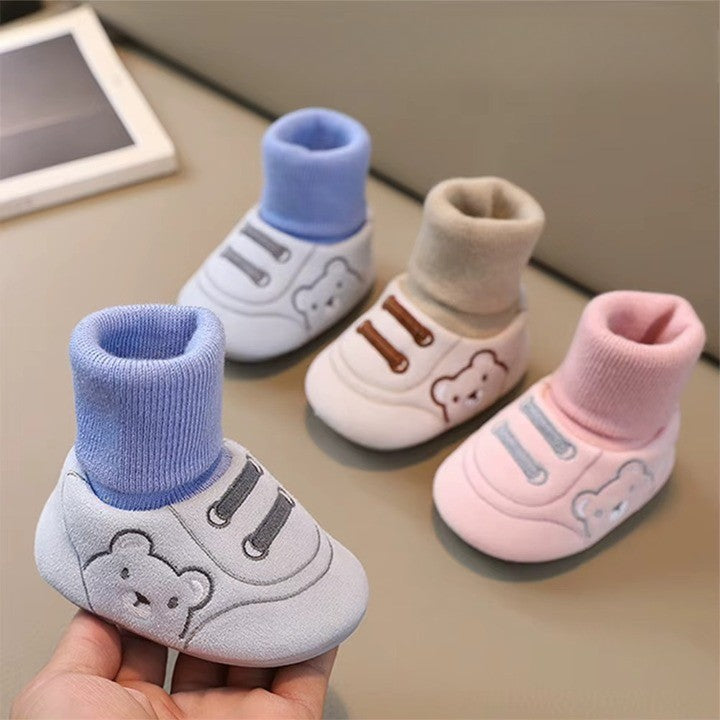 Close-up of the plush interior of the warm baby shoes
