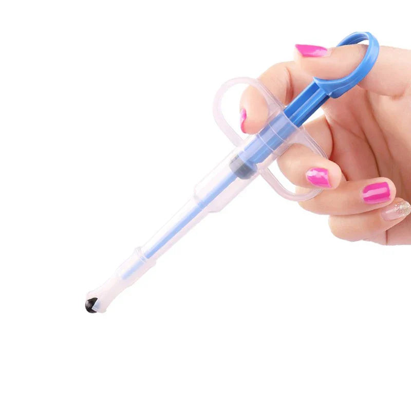 Detailed look at the pet feeding syringe's components