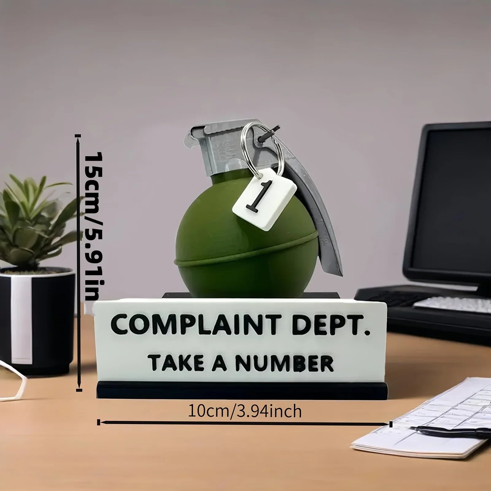 Specifications and dimensions of the funny office desk sign gift