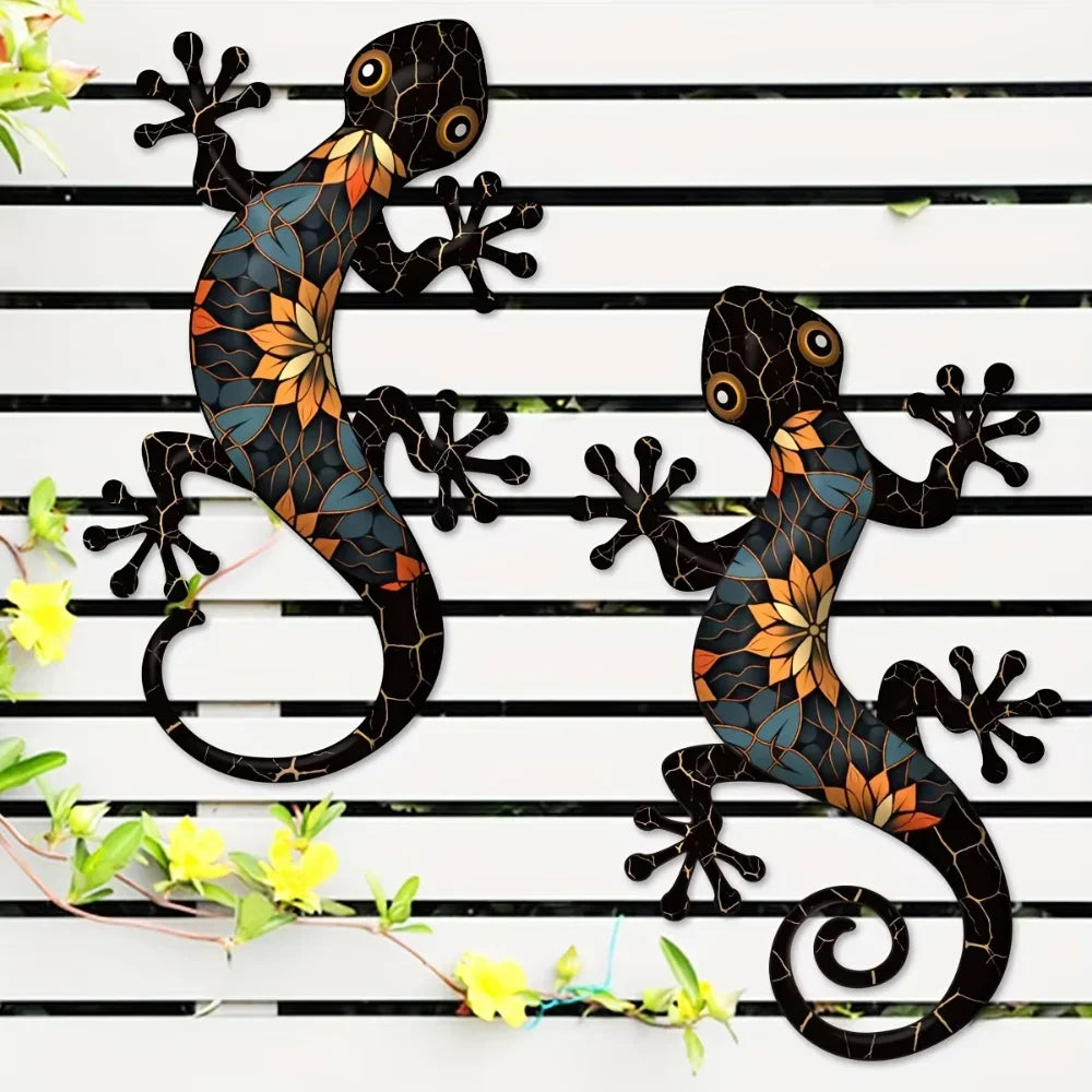 Close-up of the vibrant mosaic details on the gecko decor