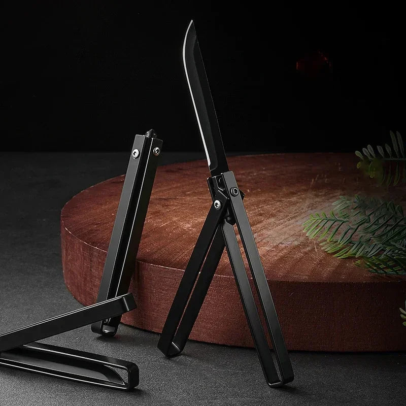 Demonstration of the knife's compact and foldable design for easy carry