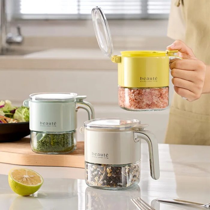 Stylish square glass bottle for seasoning