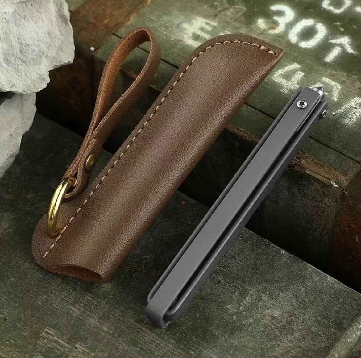 Detailed specifications and measurements of the tactical knife