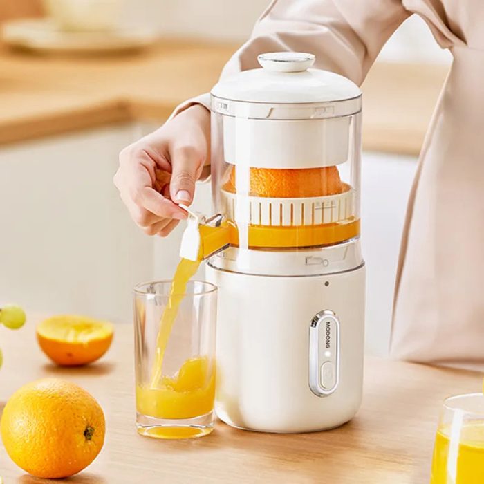Portable wireless juicer for fresh fruit drinks