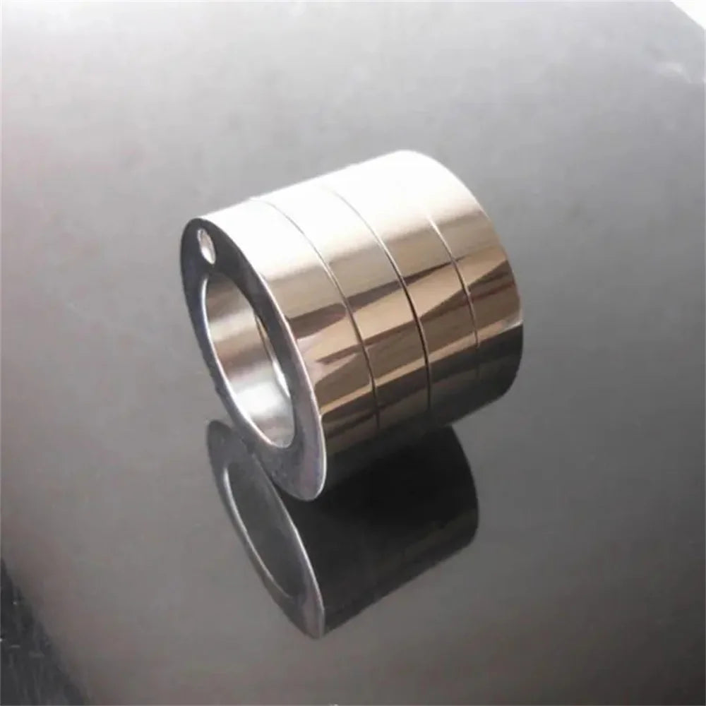 Detailed view of the stainless steel foldable self-defense ring
