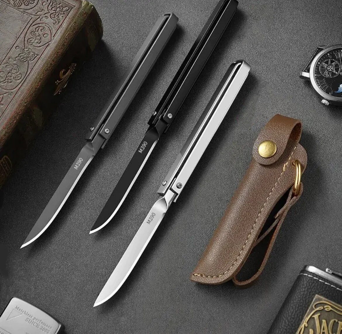 Man holding the tactical foldable knife to show its ergonomic grip